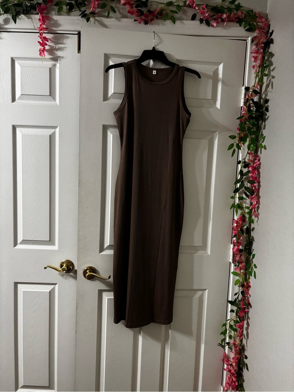 Classic Sleeveless Midi Dress - Brown